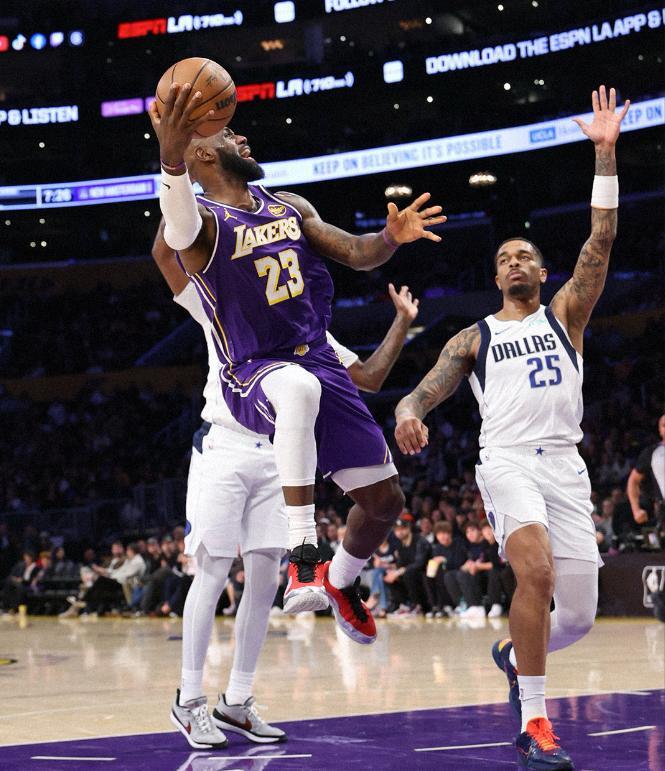 詹姆斯281012创NBA神迹,里夫斯替补18分,湖人三杀独行侠