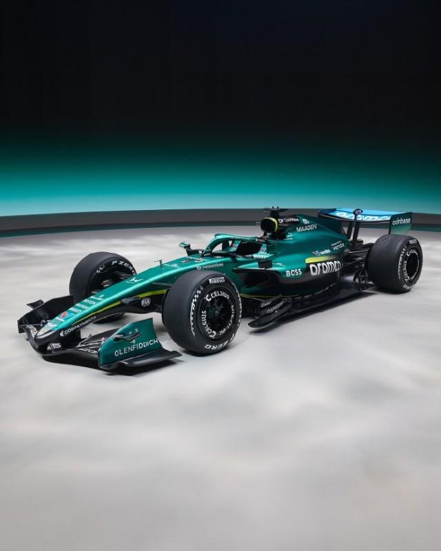 阿斯顿·马丁F1车队发布新车AMR26
