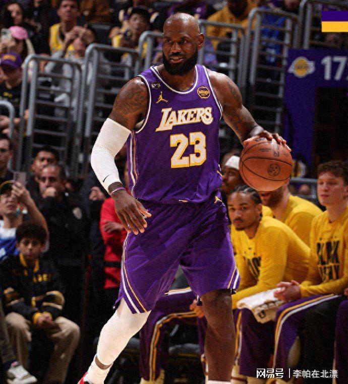 湖人胜独行侠，詹姆斯不老传奇，赛后三好消息两坏消息|全明星|勒布朗詹姆斯|斯托克顿|湖人球员|独行侠|詹姆斯(塞文子爵)