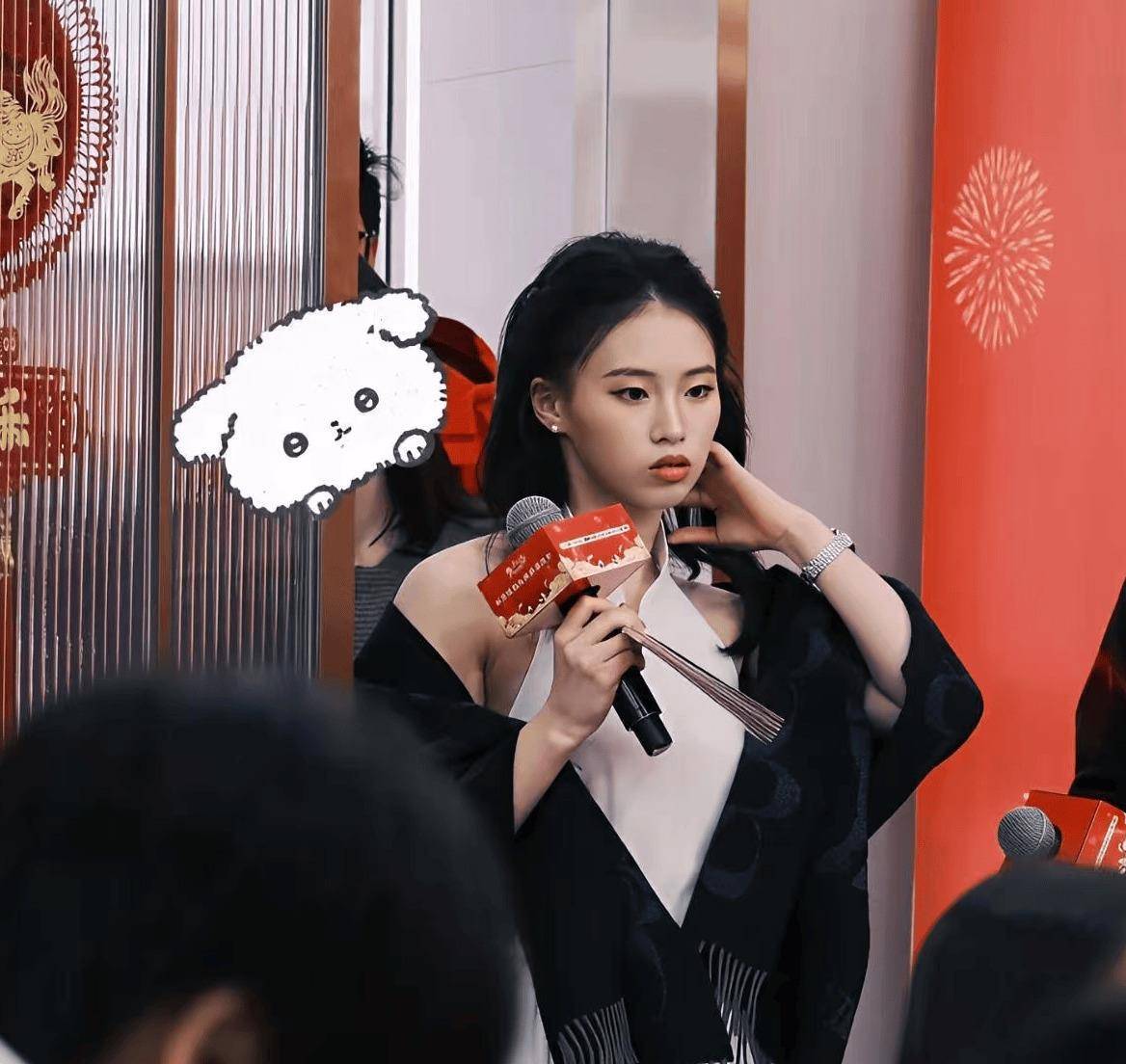 跳水队举办新春晚会,陈芋汐担任现场主持,全红婵返京待遇引关注