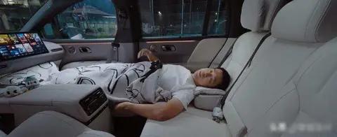 理想i6首销即交付，25万五座SUV竟玩出新花样，网友：这车能当家