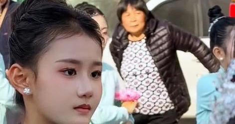 “像刘亦菲、赵露思、热依扎结合体”，女孩神似古典美人走红！家长回应：没有炒作