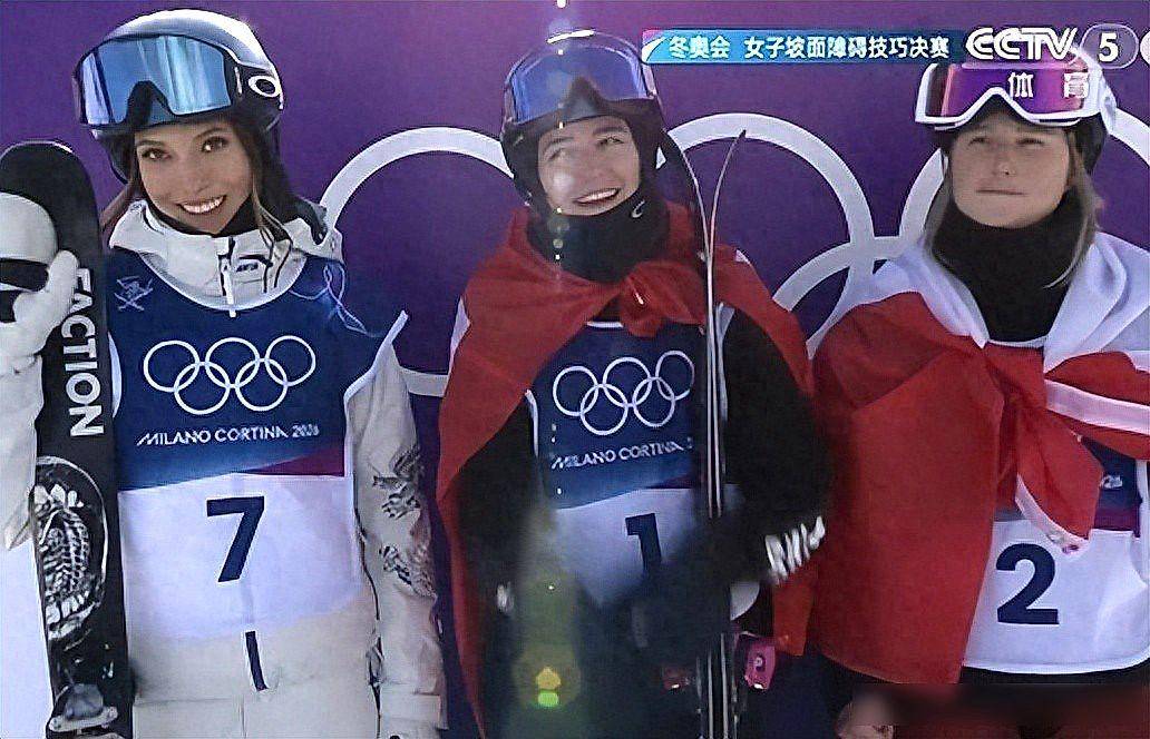 最后一摔,0.38分!谷爱凌卫冕梦碎,却让对手创造历史