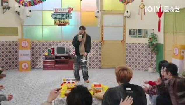 刘耀文改编不冬眠献唱宇宙爆闪团