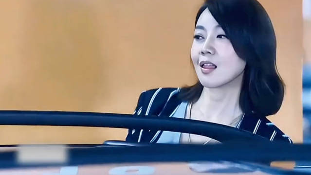 闫妮是本色出演 微醺状态又出来了