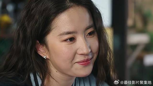 娜娜直接签合约，仅六个字评价红豆，可见信任之深