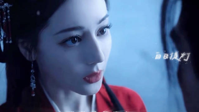 迪丽热巴新剧《白日提灯》官宣，红衣鬼王贺思慕气场全开
