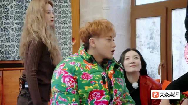 黄子韬猜拳连输三局向刘耀文磕头