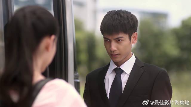 社团集体活动，赵默笙拜托何以琛占座，真是太甜了