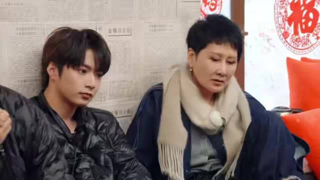 刘耀文你小子是真学坏了，一口姐姐把凯丽老师叫出花