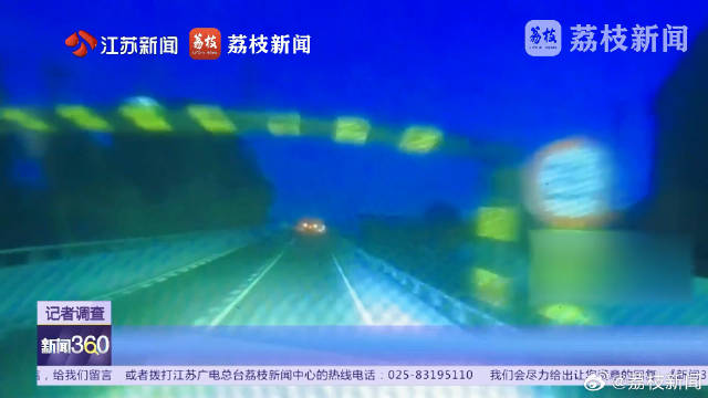 货车撞无警示限高杆致1.8万车损，司机全责引争议