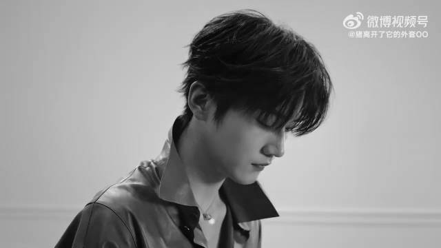 陈妍希周柯宇登时尚芭莎情人节特辑