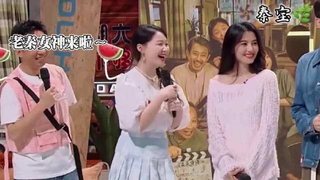 秦霄贤真的好喜欢高圆圆呀，看到高圆圆本人脸都红了