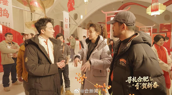 黄轩此次东北拍摄行程与他同期参加央视春晚彩排有什么关联或呼应？