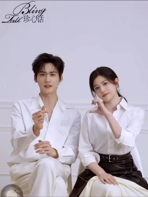 周柯宇陈妍希时尚芭莎双人采访！