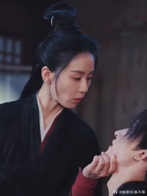 李同光为了能见到师父，不惜劫持杨盈！