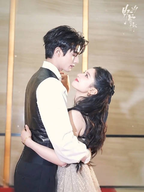 张婧仪宋威龙新片《野狗骨头》官宣