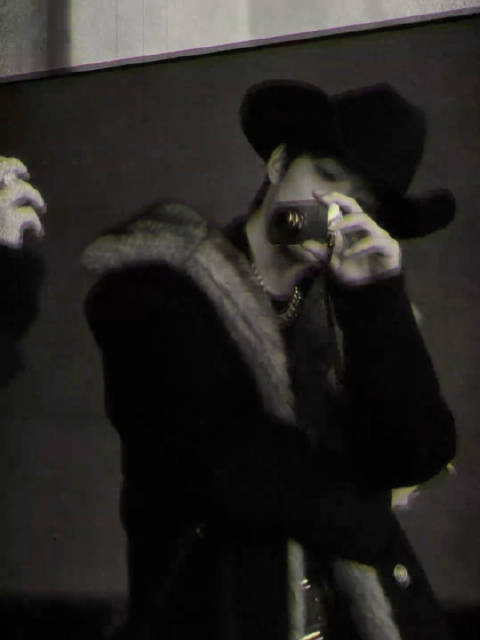 刘耀文抖音更新  backto2005  暂时没想到更帅的tag了 我很难超越了 .