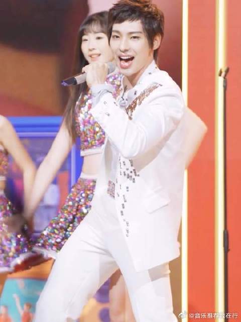 颜安好六街跳青苹果乐园梦回千禧年