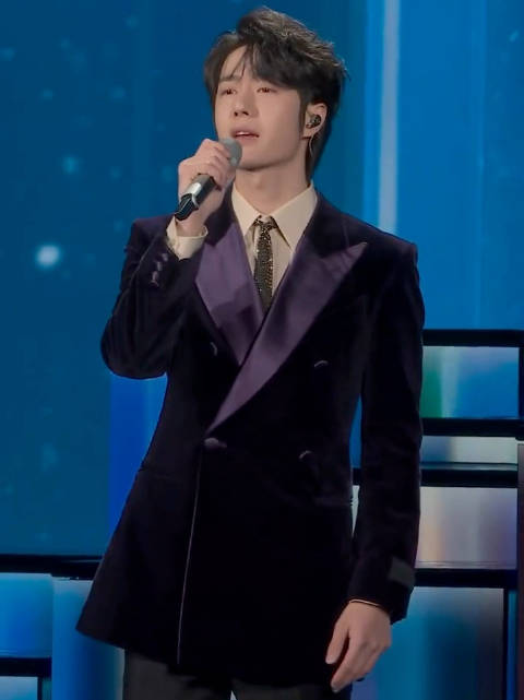 王一博央视春晚献唱《我可以》，温暖正能量获赞