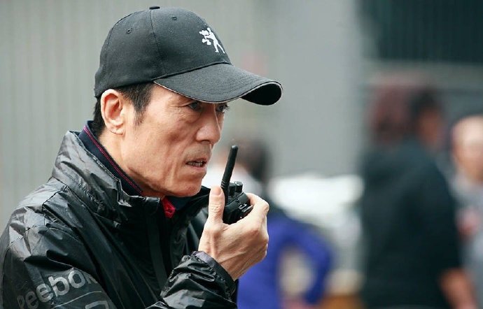 张艺谋之前是如何评价和刘耀文合作的第一部戏《第二十条》的？