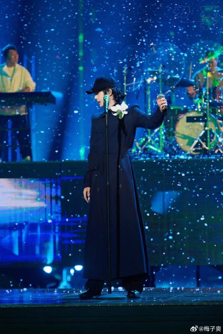 王一博的“边走边唱”风格在历史上有哪些经典舞台表现？