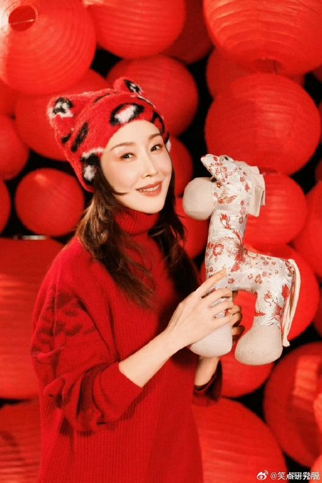 孙悦在2026年卫视春晚再唱《欢乐中国年》这首歌有何特殊意义？