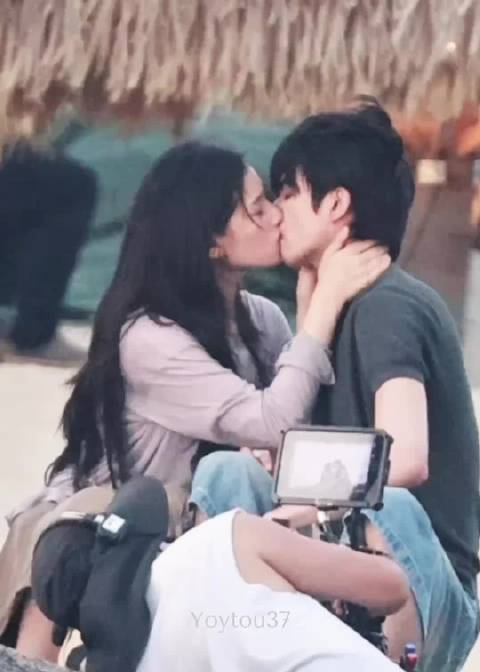 刷到了宋威龙张婧仪野狗骨头新的吻戏路透 震撼美味！