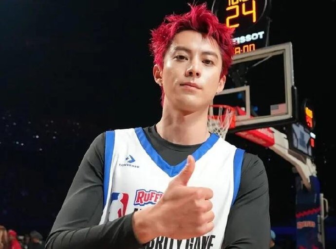 王鹤棣在2026年NBA全明星名人赛现场具体表现如何？