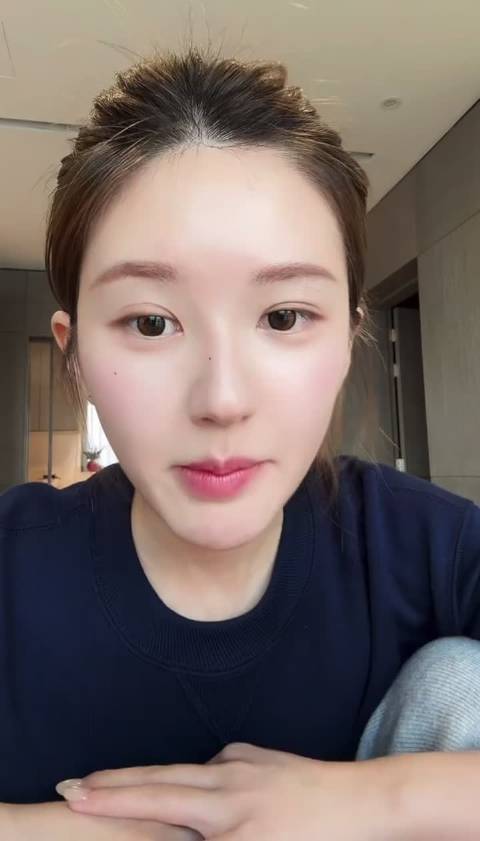 赵露思情人节直播此女在情人节被魏笑拒绝了哈哈哈，最后又连上了