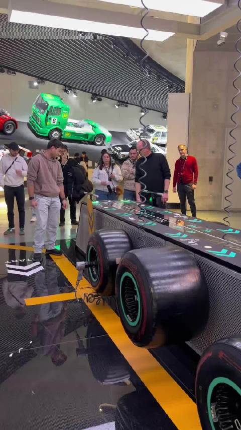 F1轮胎工，这活不好干啊！