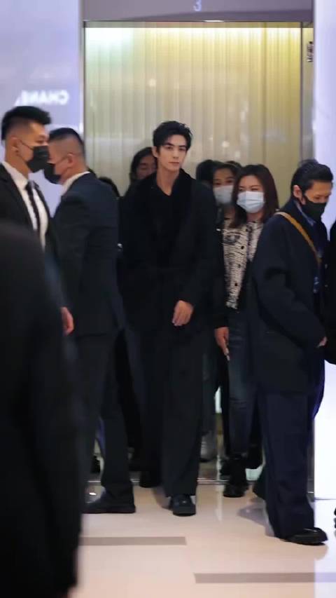 swl宋威龙 孩子当时才22岁！ 这股松弛又耀眼的气质，真的独一份