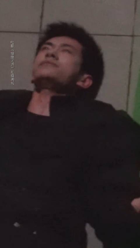 易烊千玺惊蛰无声花絮 呼吸短促，青筋暴起 开机一喊，千玺瞬间切换状态