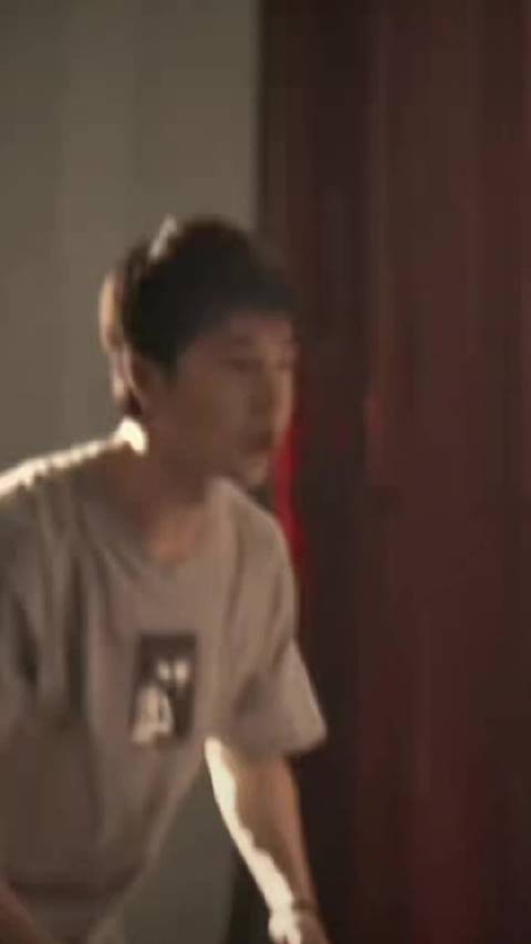 把宇宙的星辰和月光，都摘下来放进你的口袋里