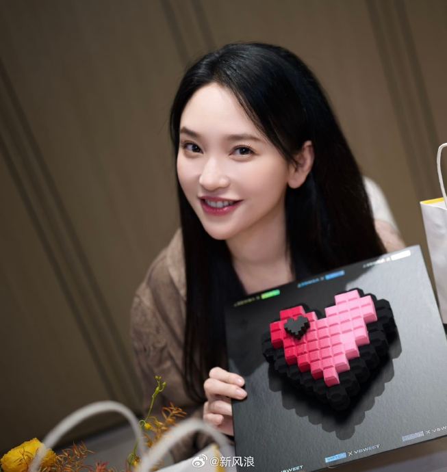 金莎和孙丞潇的情人节‘画饼成真’蛋糕，具体是怎样一个互动过程？