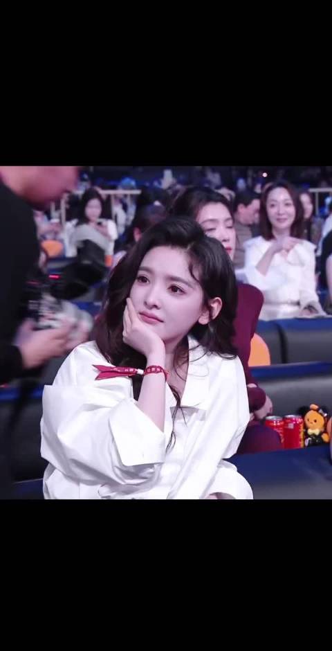 章若楠是上辈子拯救了银河系吧，太美啦