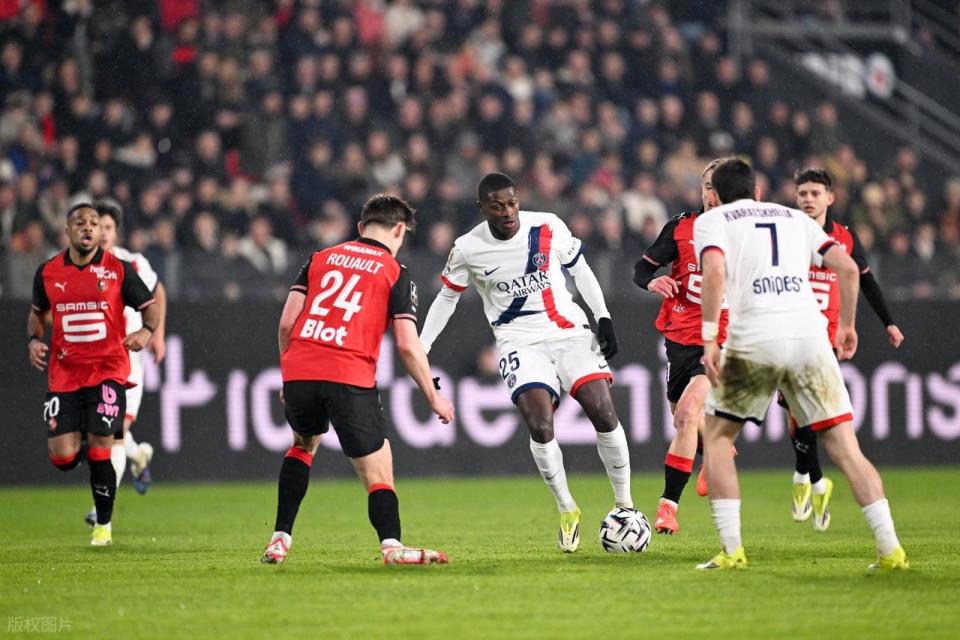 法甲争冠白热化：1-3，巴黎圣日耳曼7连胜终结，多赛一场仅领先2分