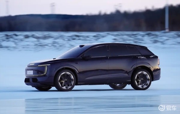 奥迪E7X量产实车曝光!AUDI车标,最大续航751km