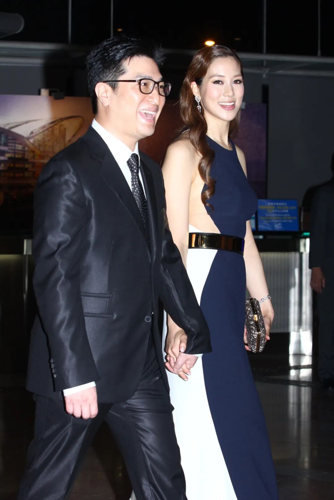 李家诚、其妻徐子淇（右）