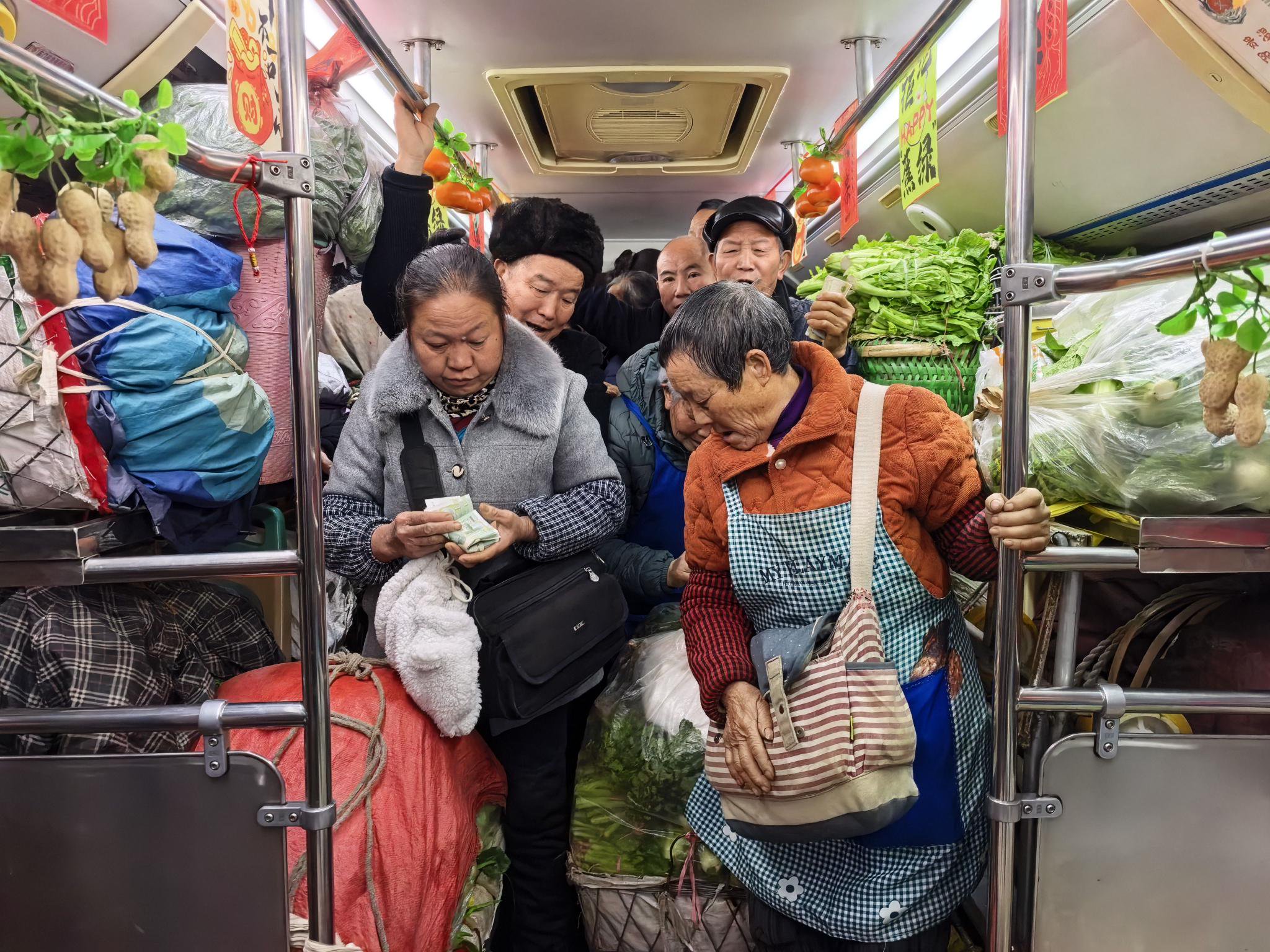 新春走基层|“菜农”公交，奔向好日子