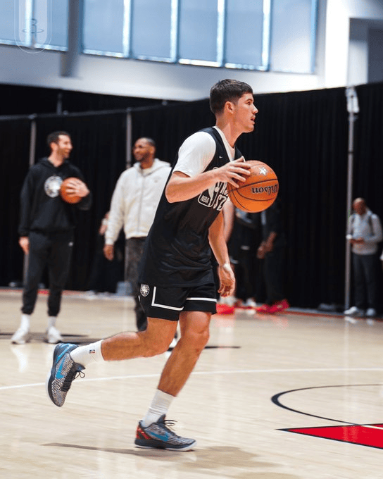 火箭官方社媒晒谢泼德训练照：新秀挑战赛前......