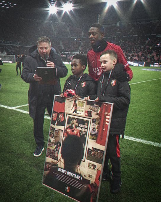 优秀青训毕业生，雷恩对阵巴黎赛前赠予登贝莱纪念海报