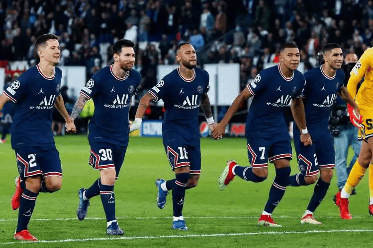 里昂主场冲欧冠,里尔客场盼复仇