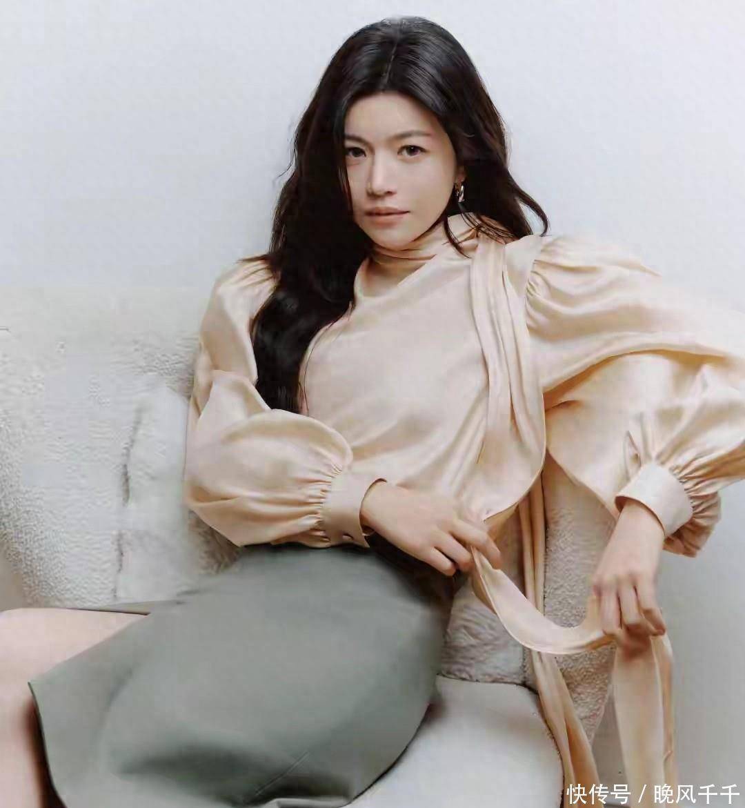 陈妍希开年封面大片释出！与周柯宇演绎时尚叙事，惊艳背影成焦点
