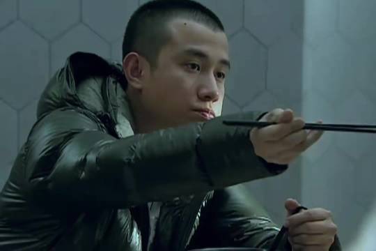 还吃呢，盘子都让人舔了？！这电视剧有人看过么？