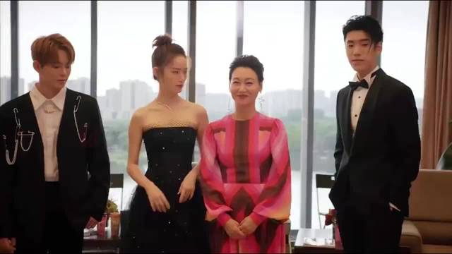 “流量女明星和影后抢c位，经纪人一招巧妙化解”