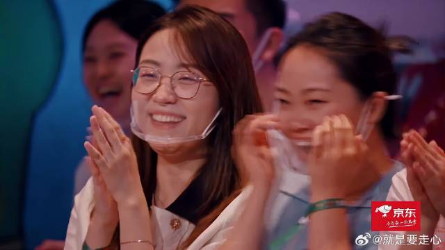 那姐脸都绿了，只因于和伟说的话，李诞看热闹不嫌事大！