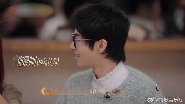 台湾女歌手趁聊天，竟向华晨宇表白，张杰的表情亮了！