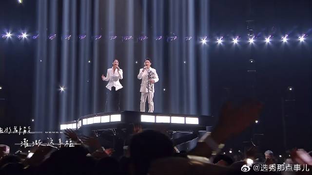 张信哲那英时隔三十年合唱《悬崖》，老友重逢忆往昔岁月