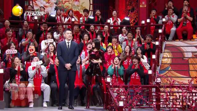 杨鸣辽宁春晚遭机器人小柒怼到喊拔电源